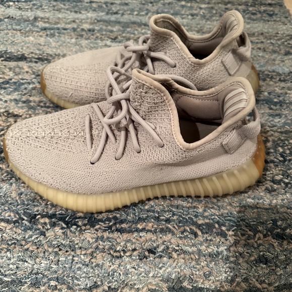 Yeezy main image 5